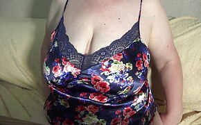 A Plump MILF heavens a Webcam Shows Her Big Boobs and Tells How to Jerk off Dirty Talk and Saggy Tits
