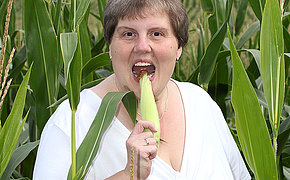 This big mama loves to play involving a cornfield
