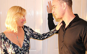 British housewife fucking the guy keep up with door